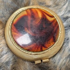 Adorable Vintage Lucite Gold Compact w/Powder